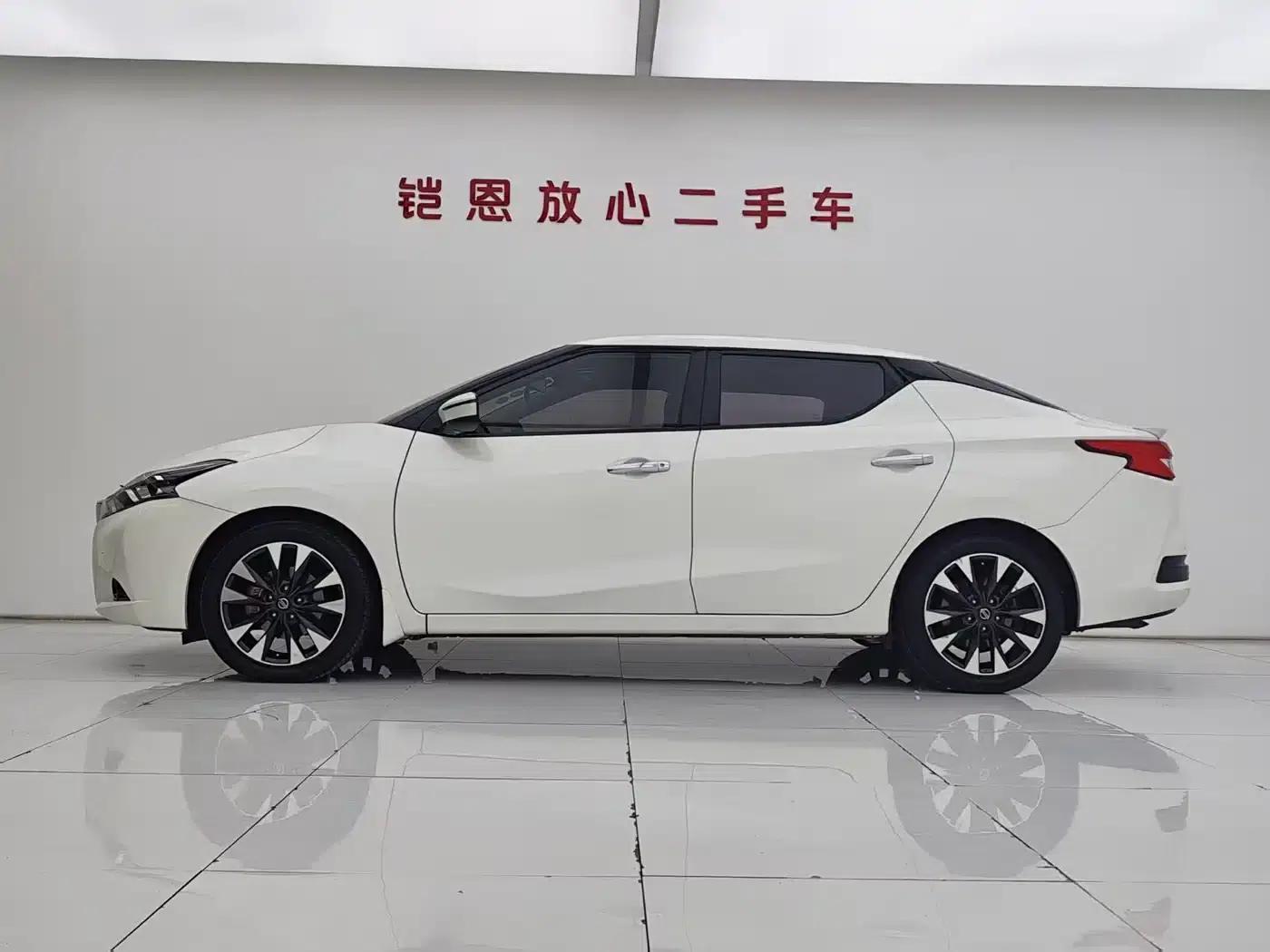 Nissan Bluebird 2016 1.6L CVT Smart Edition — миниатюра 4