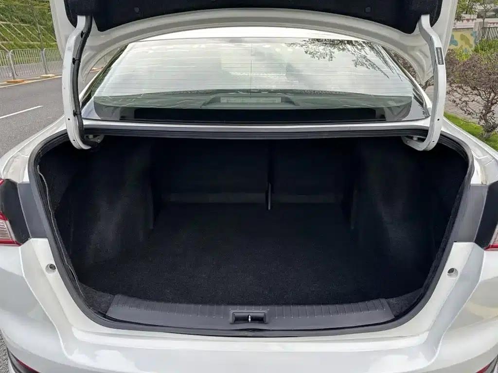 Nissan Bluebird 2016 1.6L CVT Smart Edition — миниатюра 14