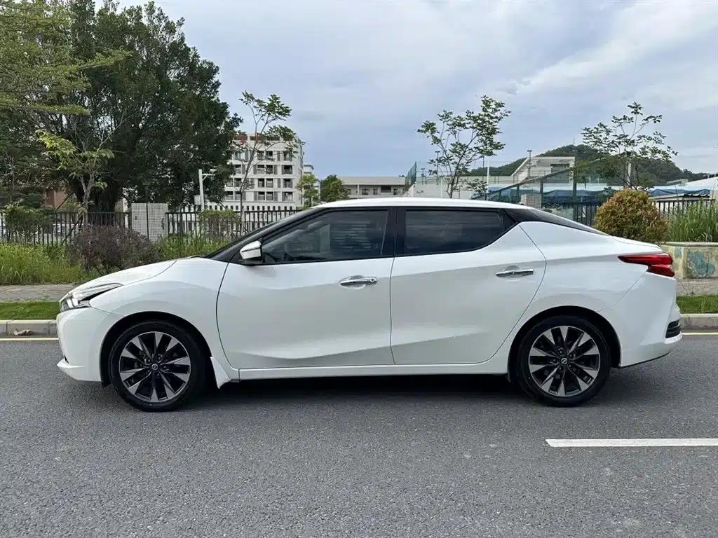 Nissan Bluebird 2016 1.6L CVT Smart Edition — миниатюра 3