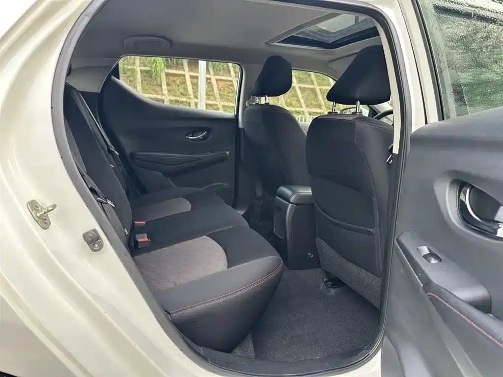 Nissan Bluebird 2016 1.6L CVT Smart Edition — миниатюра 10