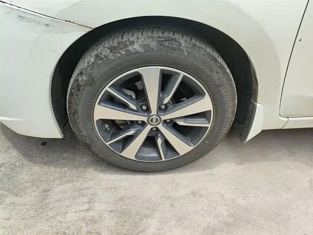 Nissan Bluebird 2016 1.6L CVT Cool Edition — миниатюра 23