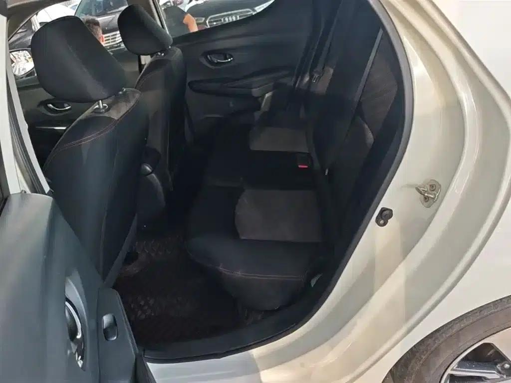 Nissan Bluebird 2016 1.6L CVT Cool Edition — миниатюра 17