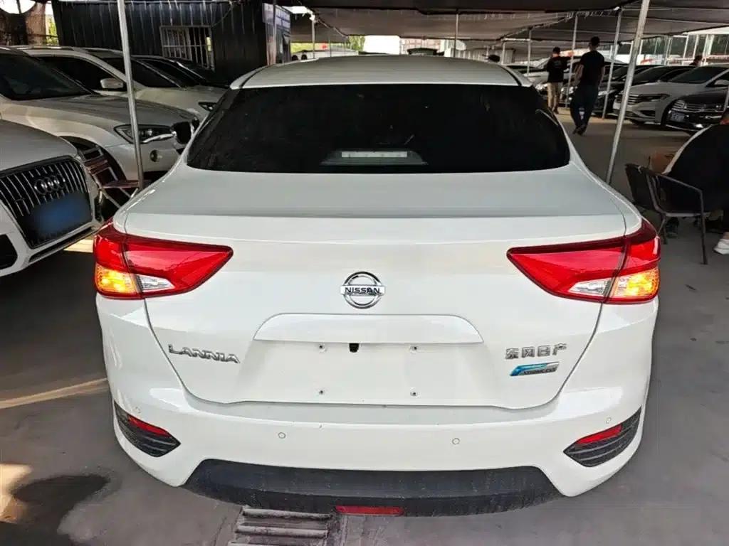 Nissan Bluebird 2016 1.6L CVT Cool Edition — миниатюра 6