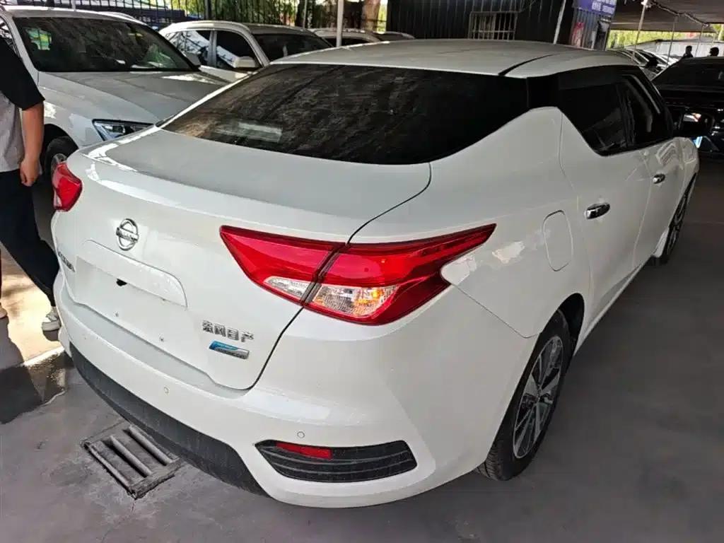 Nissan Bluebird 2016 1.6L CVT Cool Edition — миниатюра 7