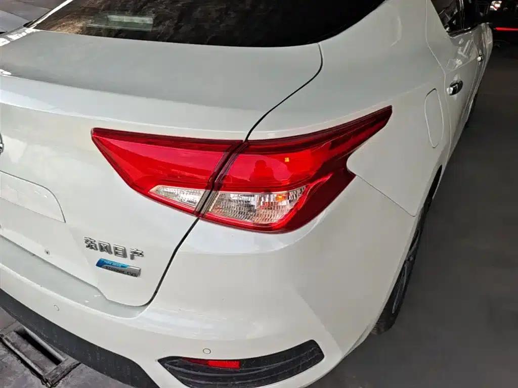 Nissan Bluebird 2016 1.6L CVT Cool Edition — миниатюра 8