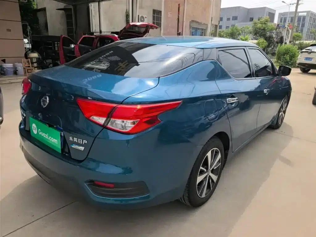 Nissan Bluebird 2016 1.6L CVT Cool Edition — миниатюра 7