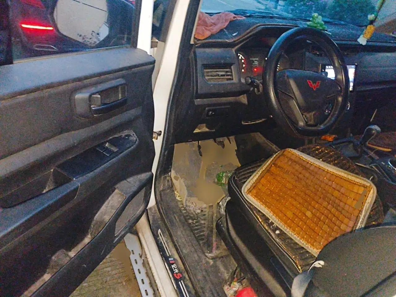 Wuling Hongguang PLUS 2019 1.5T Manual Standard Edition 5 Seats — миниатюра 17