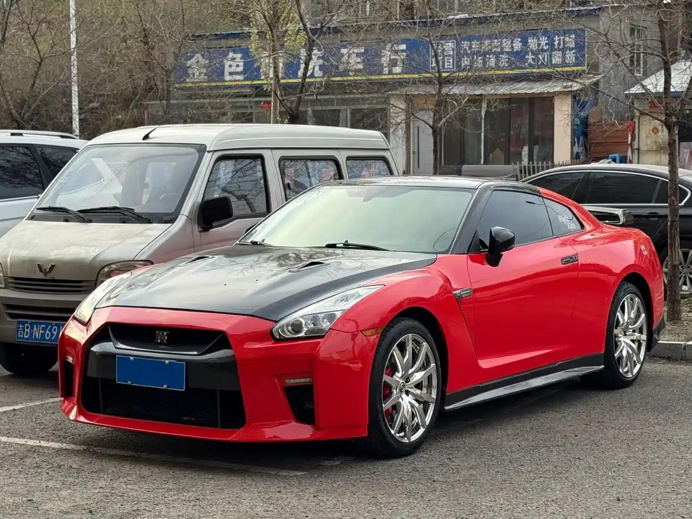 2010 Nissan GT-R 3.8T Premium Edition — миниатюра 1
