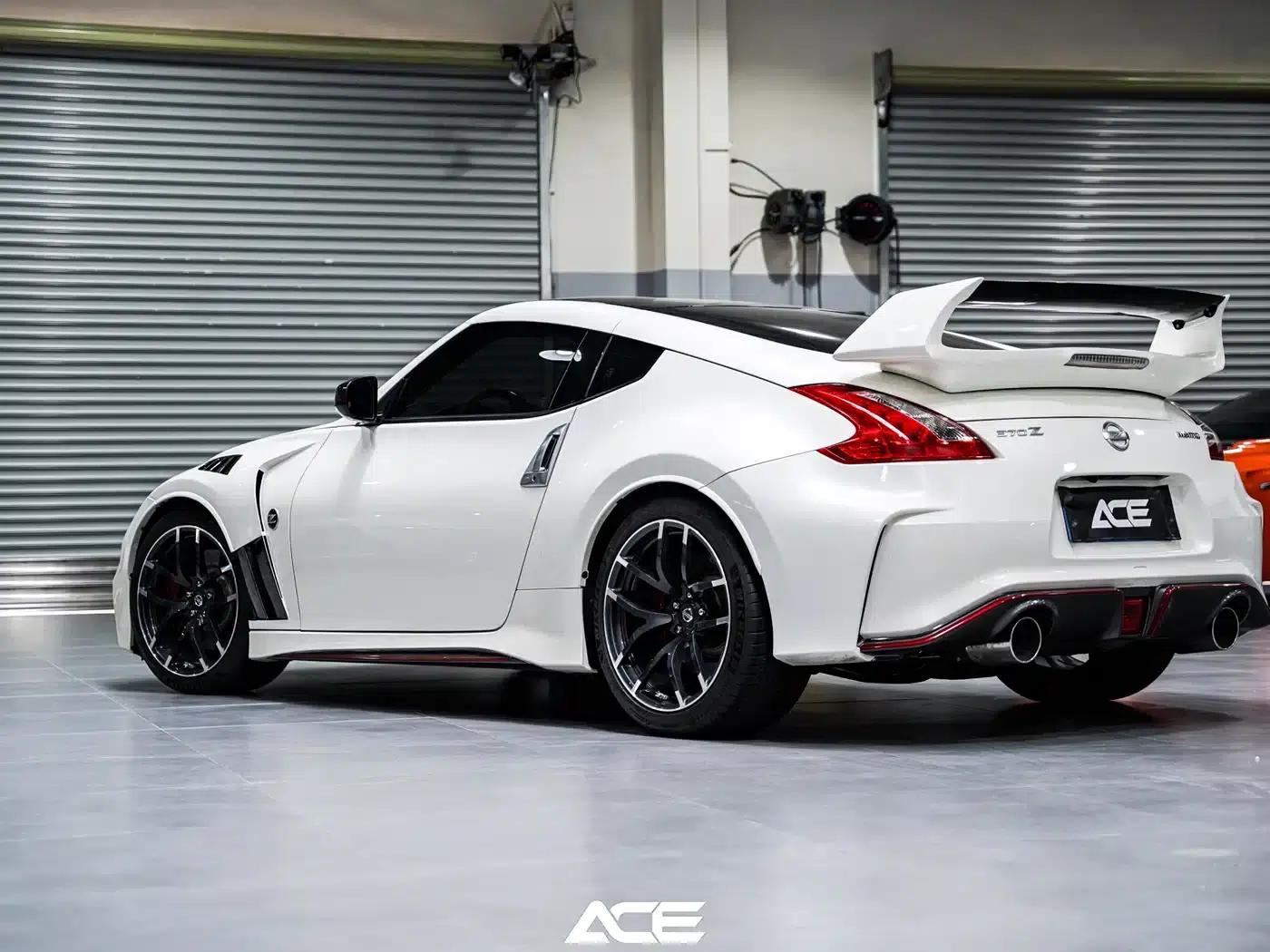 2015 Nissan 370Z 3.7L NISMO — миниатюра 4