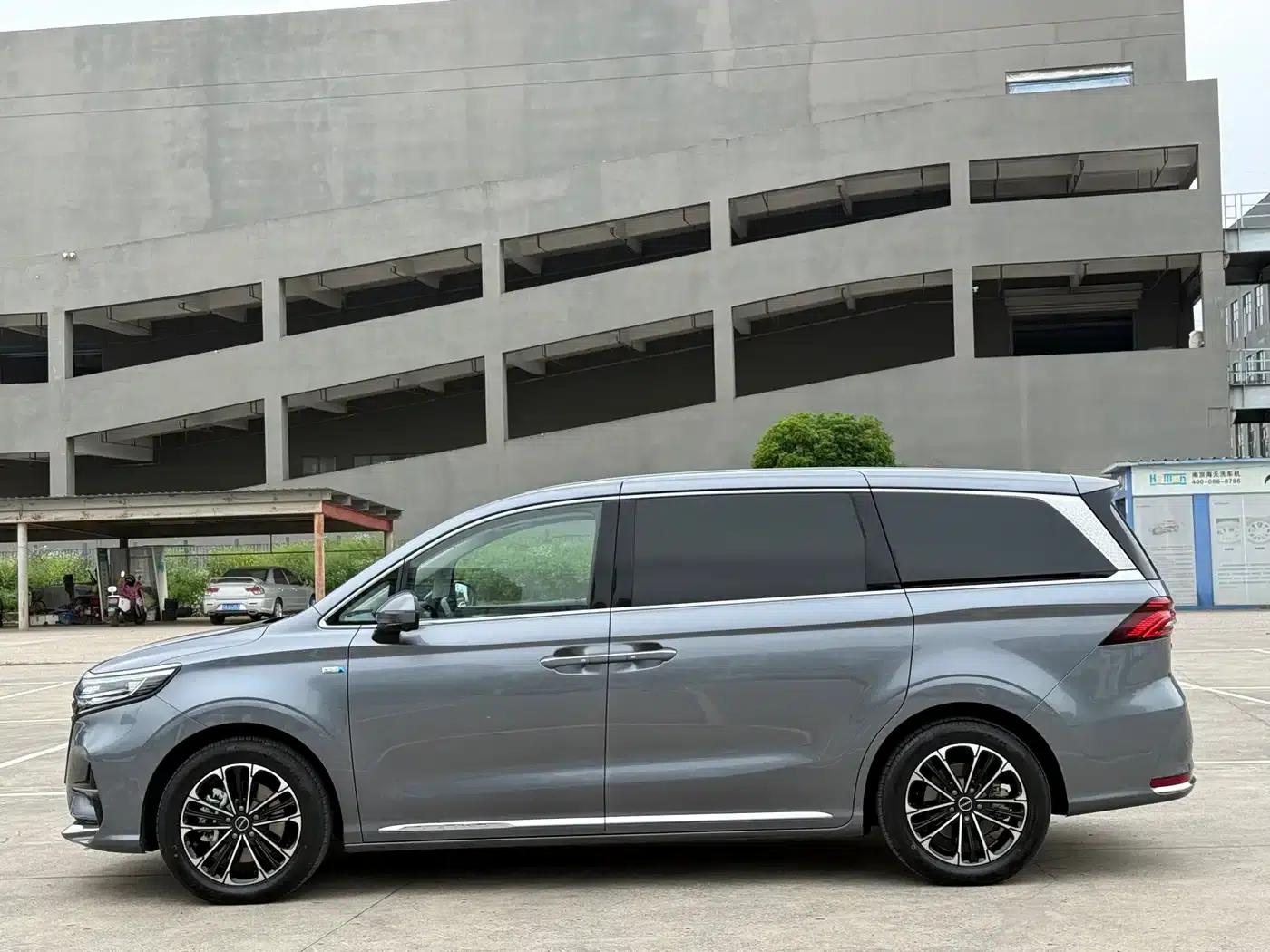 Roewe iMAX8 2022 400TGI Joyful Edition — миниатюра 4