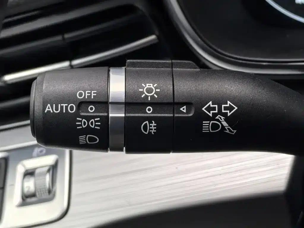 Roewe iMAX8 2021 400TGI Supreme Series Premium Edition — миниатюра 21