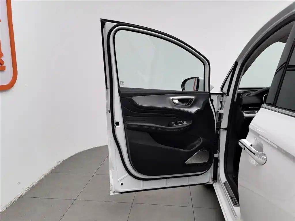 Roewe iMAX8 2021 400TGI Supreme Series Premium Edition — миниатюра 8