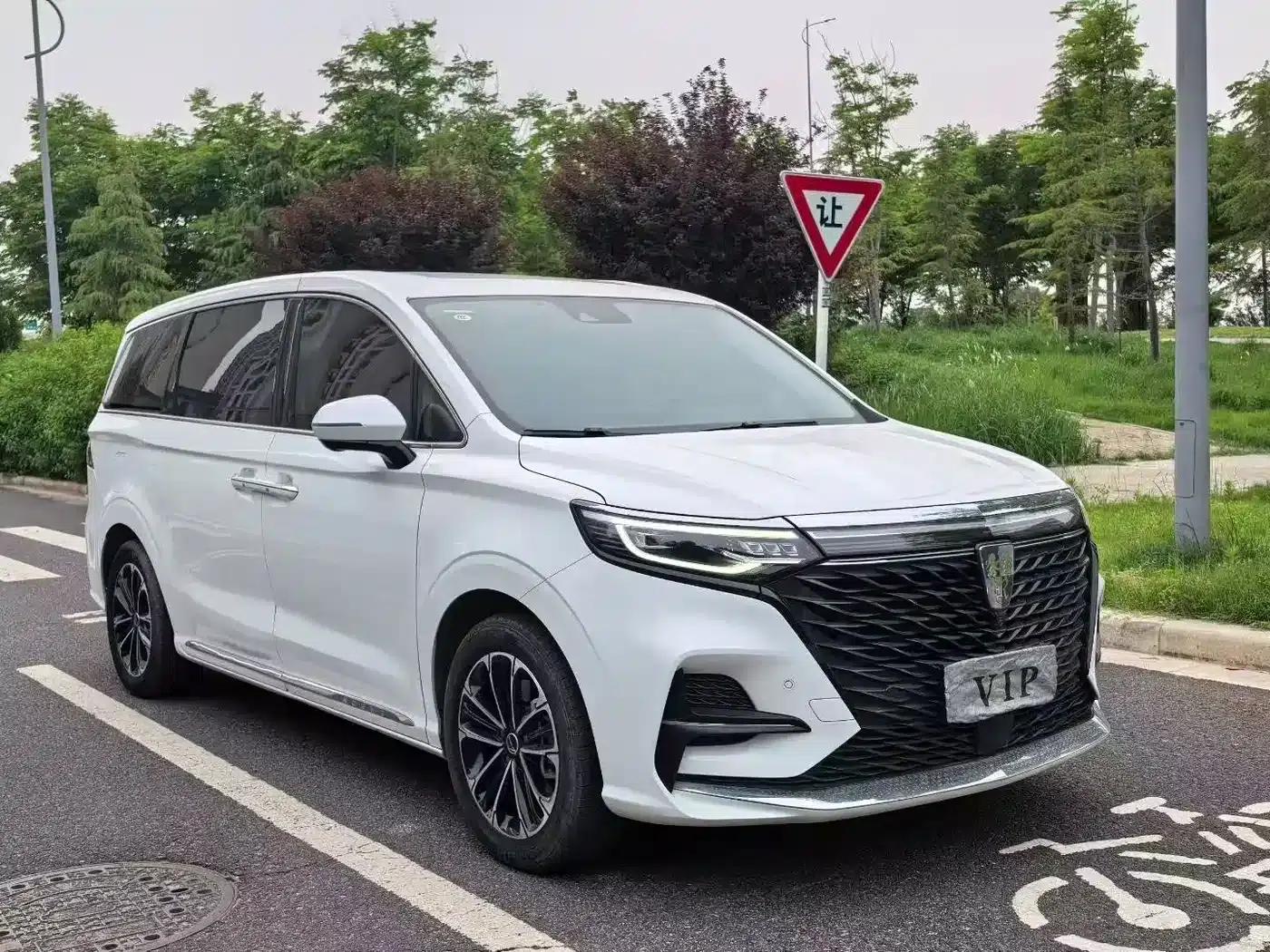 Roewe iMAX8 2022 400TGI Premium Edition — миниатюра 3