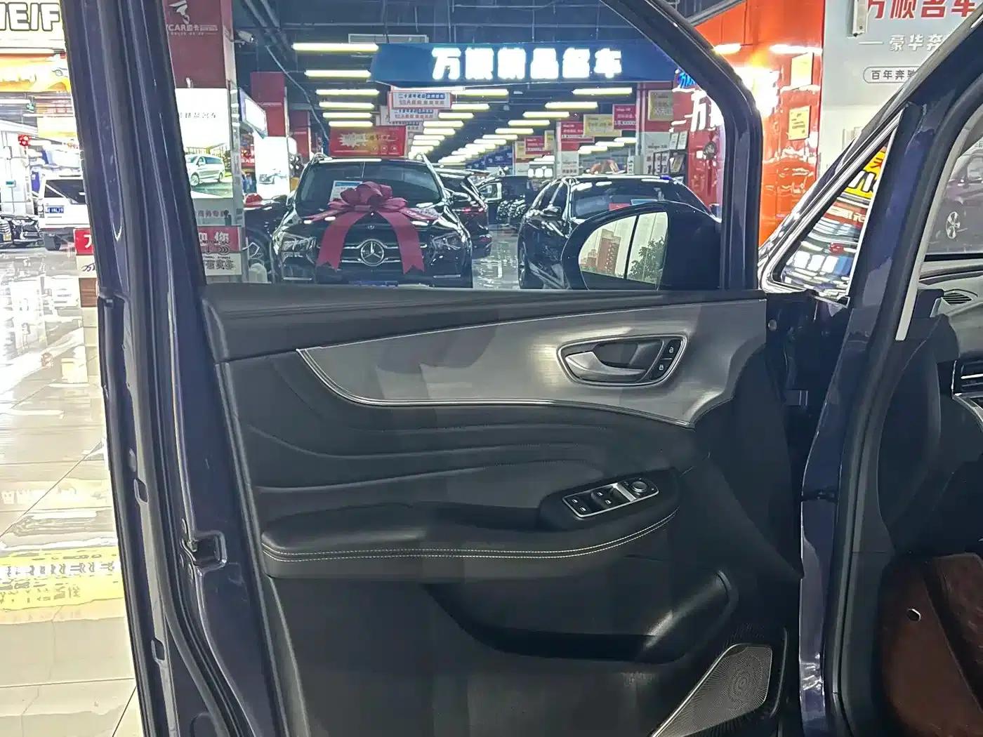 Roewe iMAX8 2021 400TGI Supreme Series Premium Edition — миниатюра 4