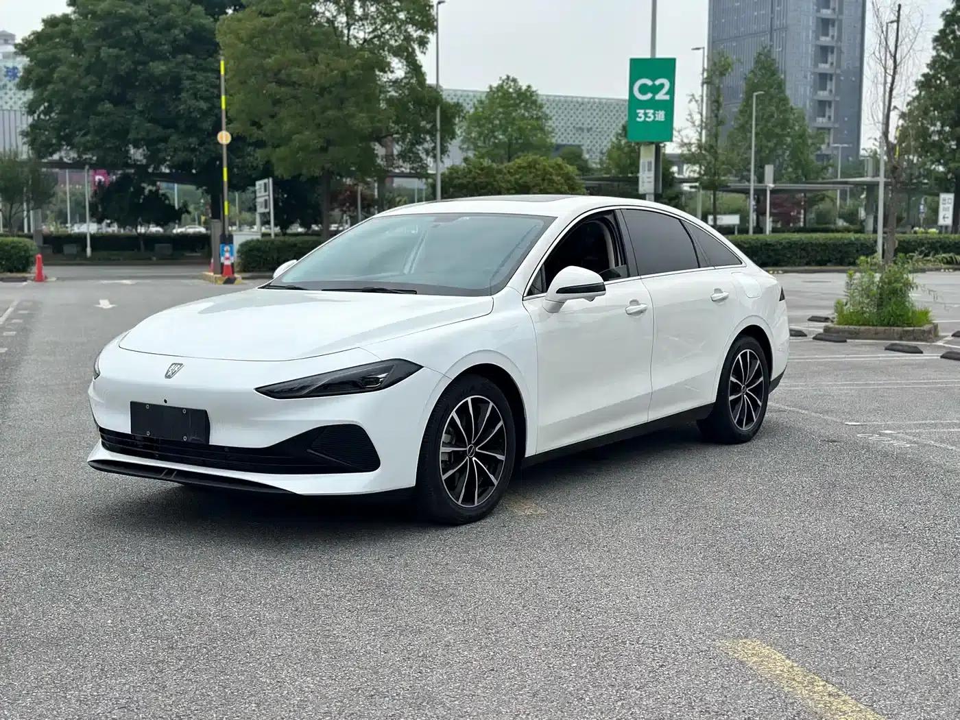 Roewe D7 2025 DMH 125km World Champion Excellence Edition — миниатюра 1