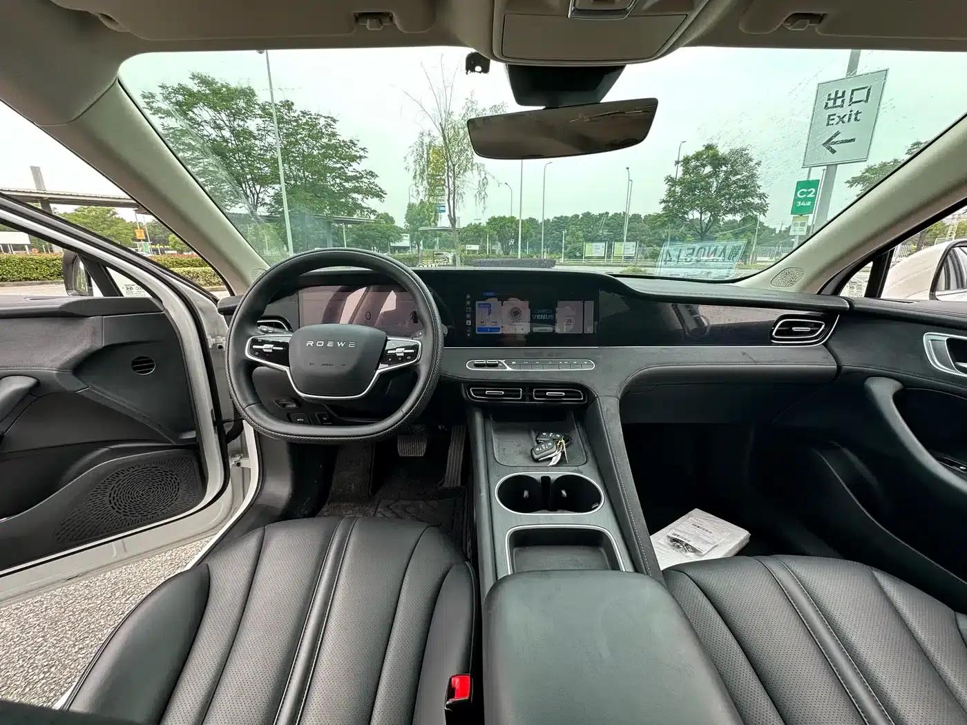 Roewe D7 2025 DMH 125km World Champion Excellence Edition — миниатюра 12