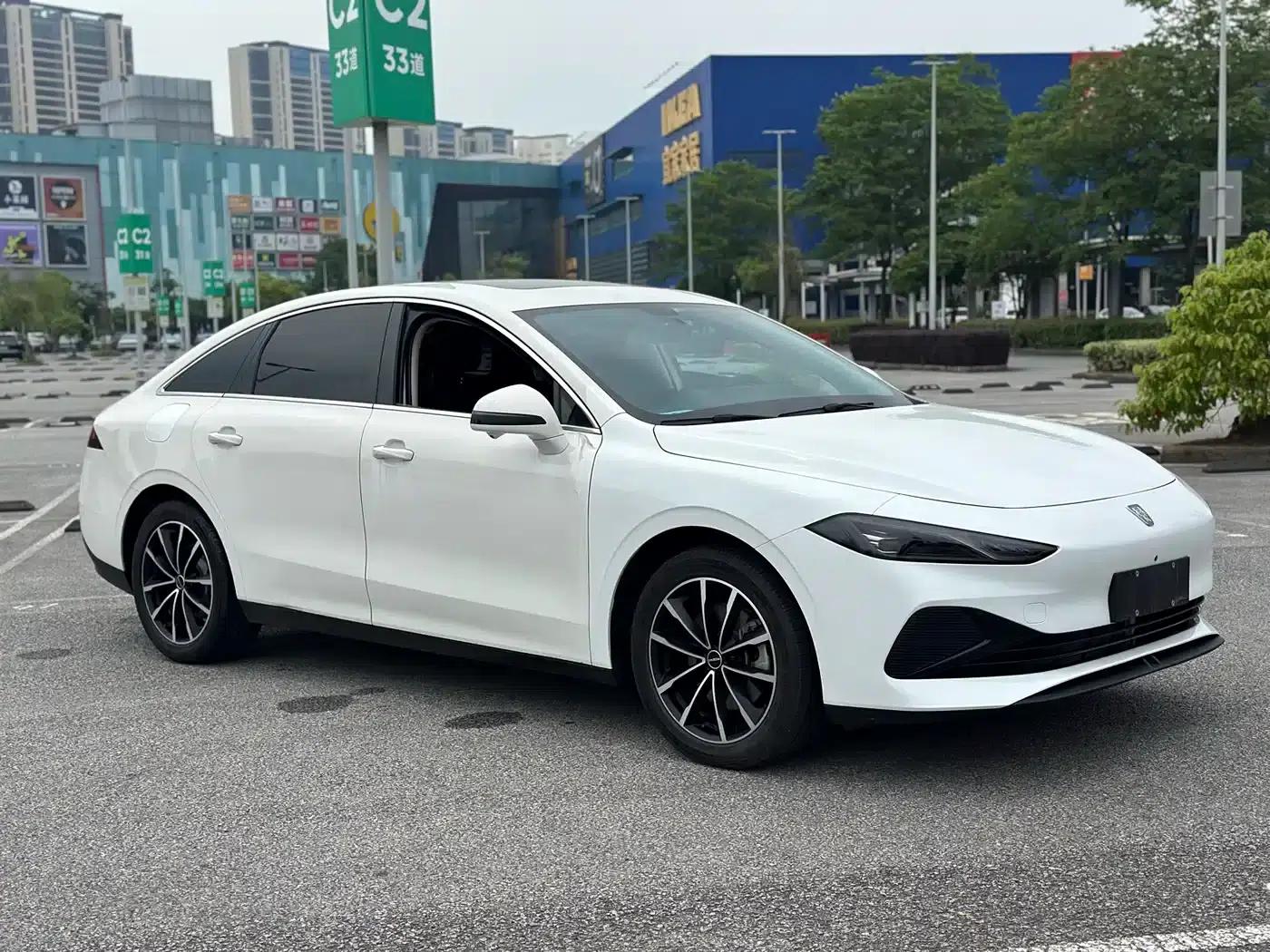 Roewe D7 2025 DMH 125km World Champion Excellence Edition — миниатюра 3