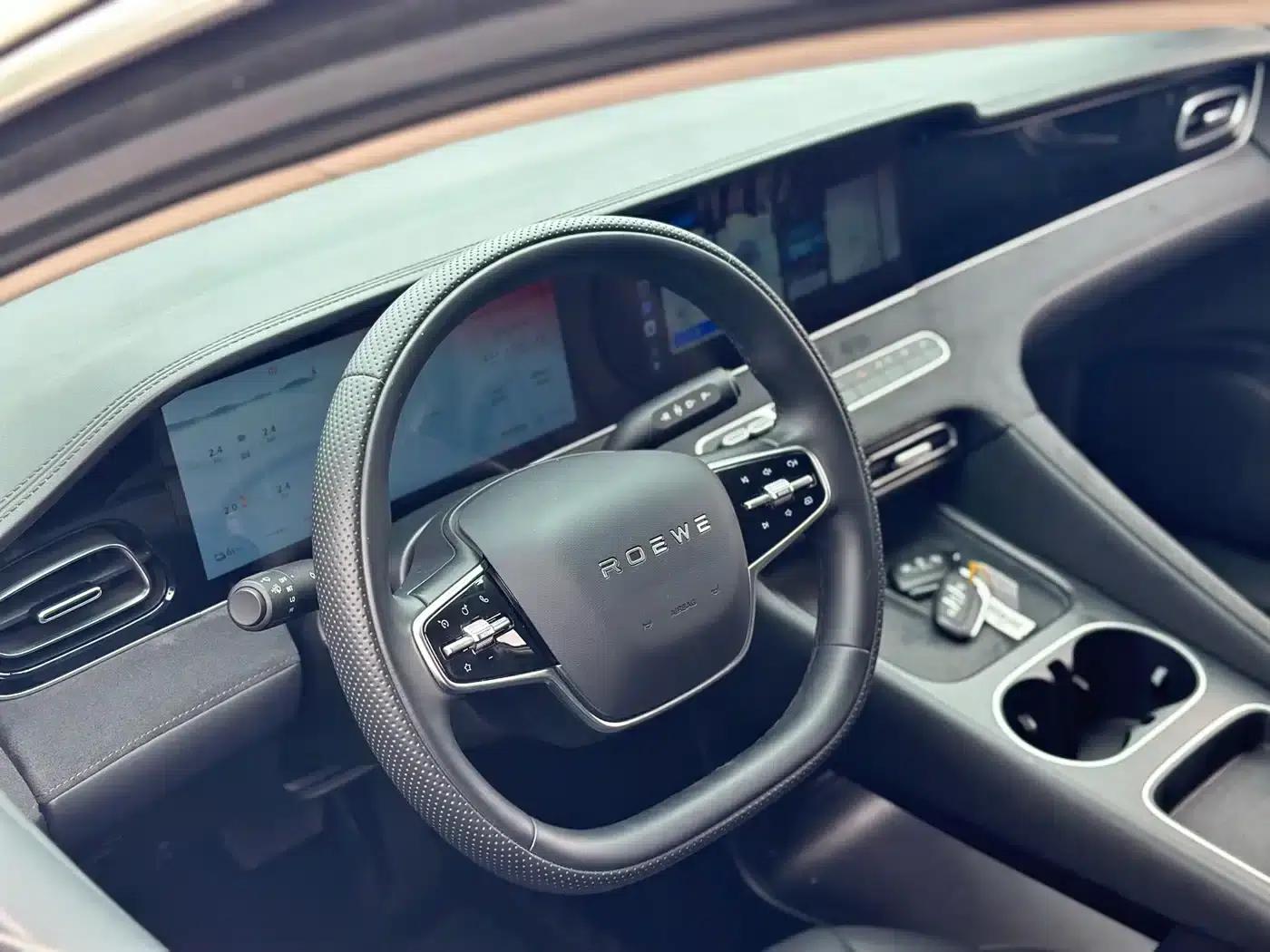 Roewe D7 2025 DMH 125km World Champion Excellence Edition — миниатюра 4