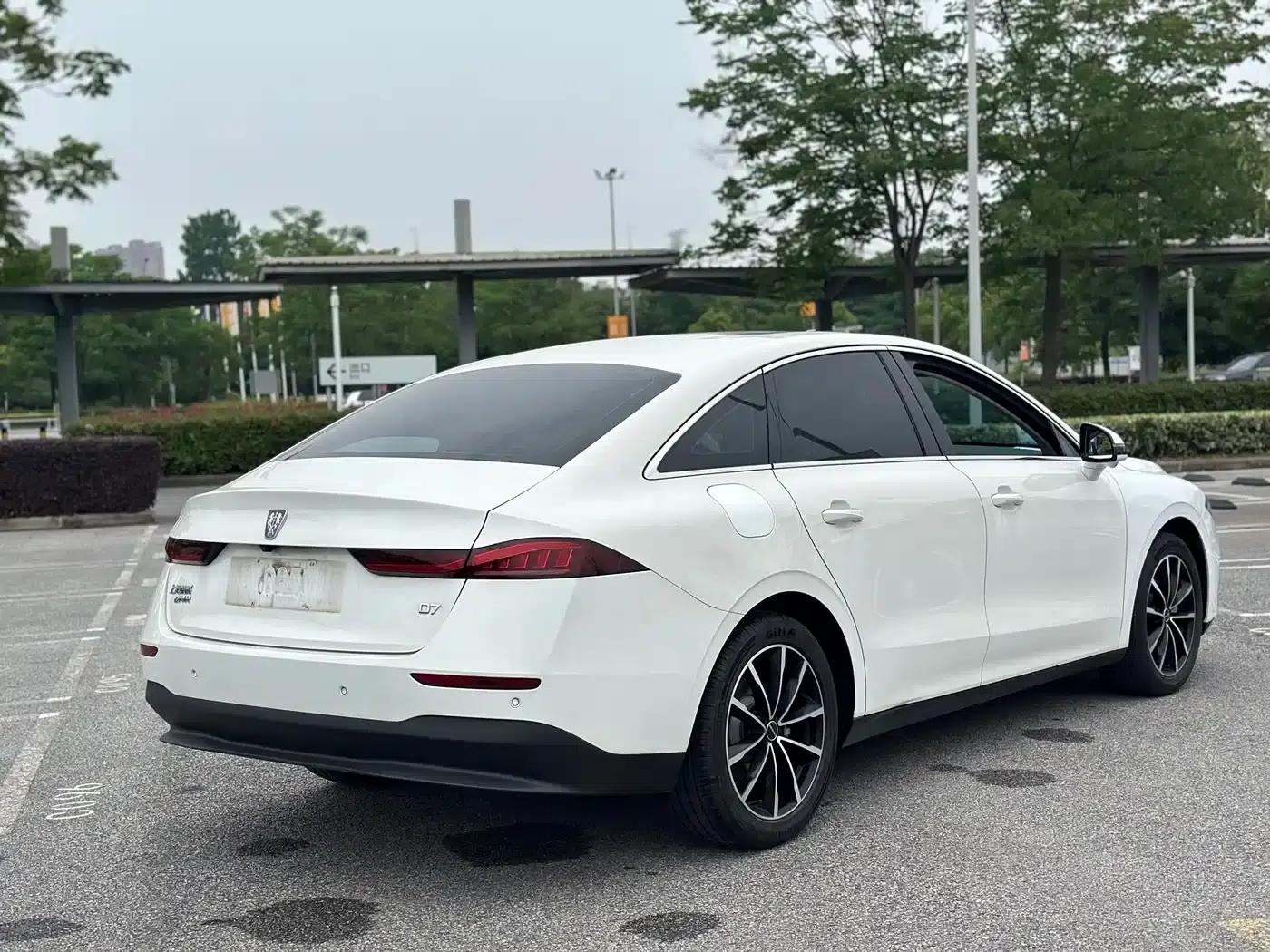 Roewe D7 2025 DMH 125km World Champion Excellence Edition — миниатюра 7