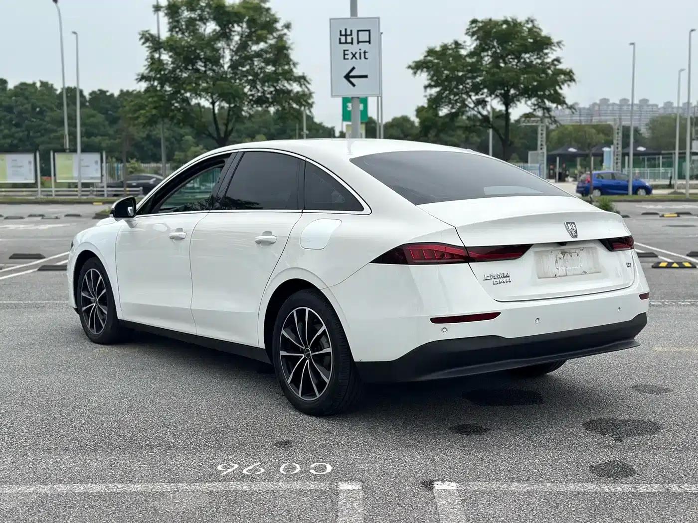 Roewe D7 2025 DMH 125km World Champion Excellence Edition — миниатюра 9