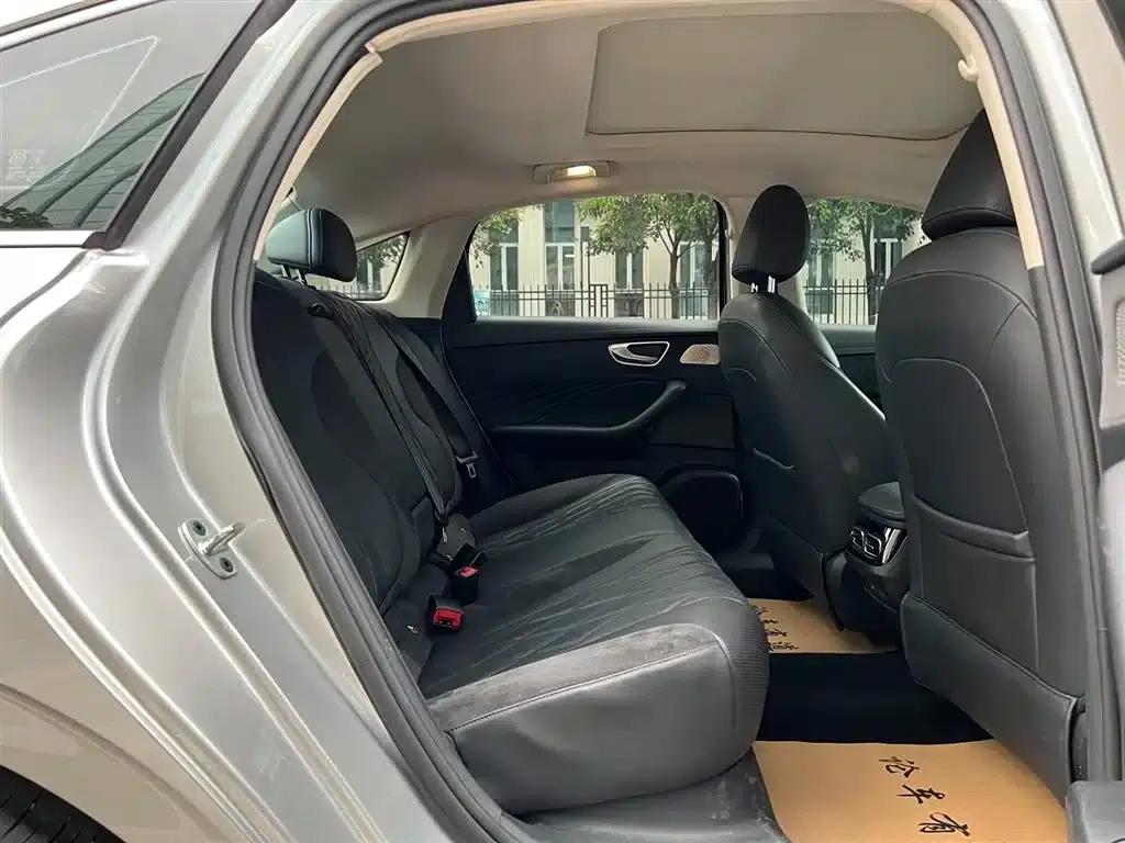 Roewe D7 2023 DMH 125km Premium Edition — миниатюра 18