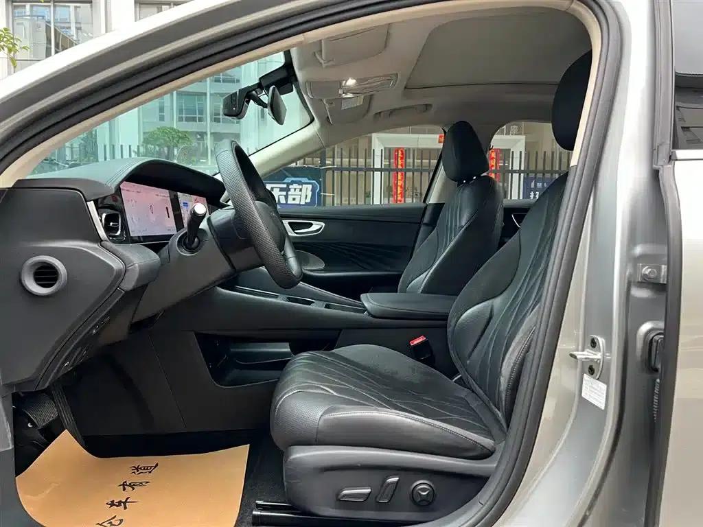 Roewe D7 2023 DMH 125km Premium Edition — миниатюра 3