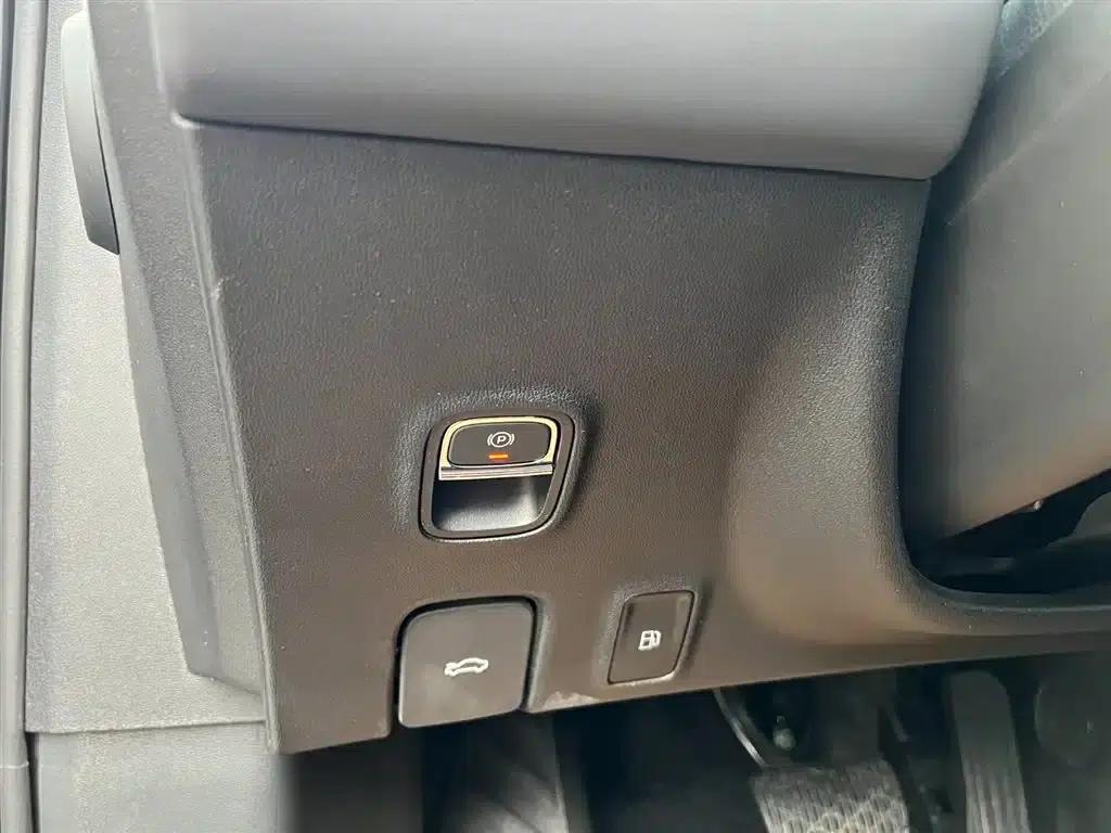 Roewe D7 2023 DMH 125km Premium Edition — миниатюра 8