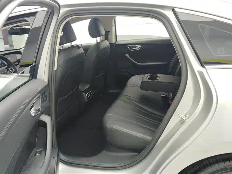 Roewe D7 2025 DMH 125km World Champion Edition — миниатюра 11