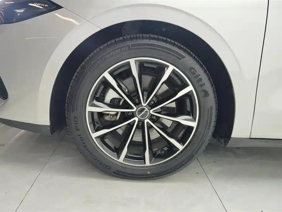 Roewe D7 2025 DMH 125km World Champion Edition — миниатюра 6