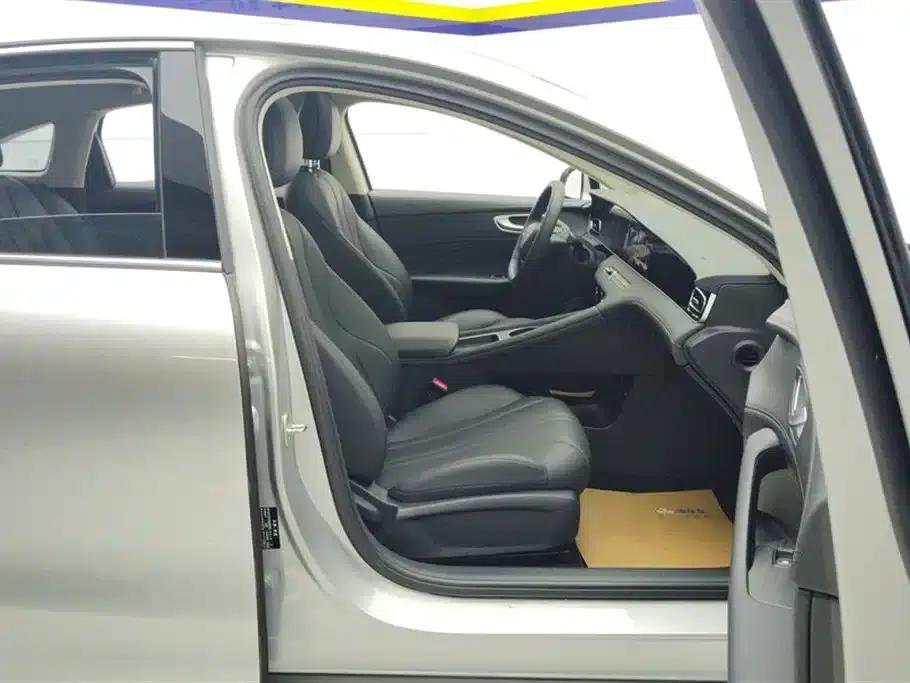 Roewe D7 2025 DMH 125km World Champion Edition — миниатюра 8