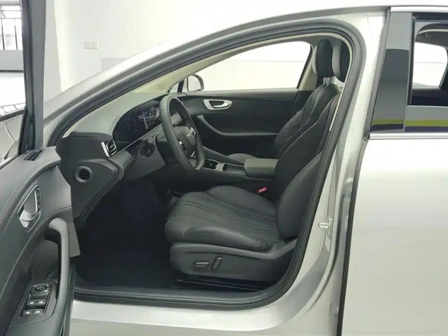 Roewe D7 2025 DMH 125km World Champion Edition — миниатюра 9