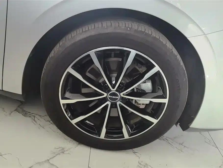 Roewe D7 2025 DMH 125km World Champion Excellence Edition — миниатюра 6
