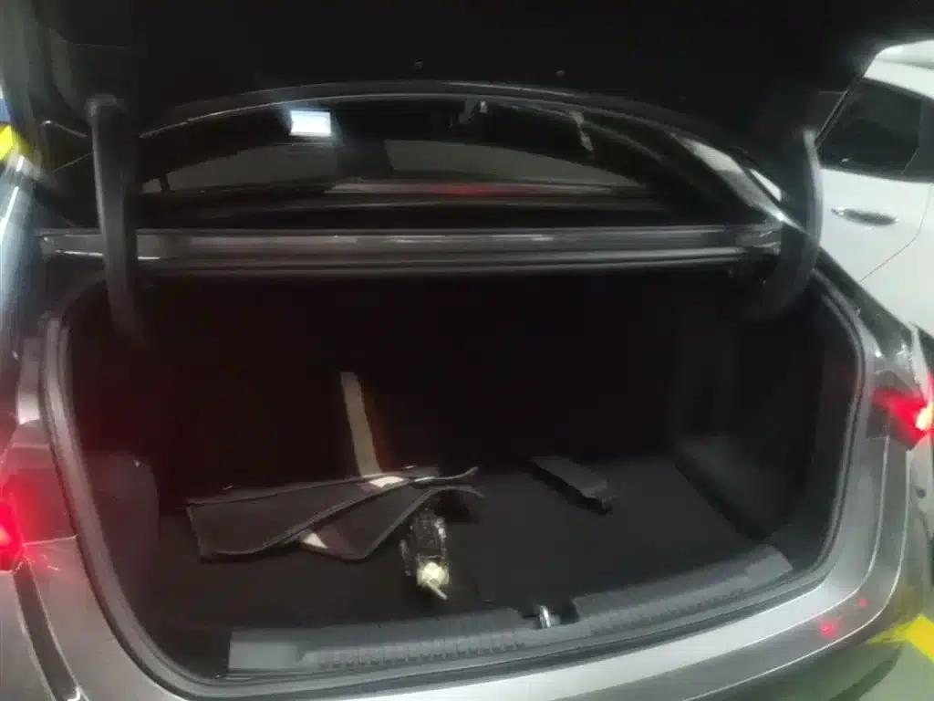 Roewe D7 2023 DMH 125km Premium Edition — миниатюра 19