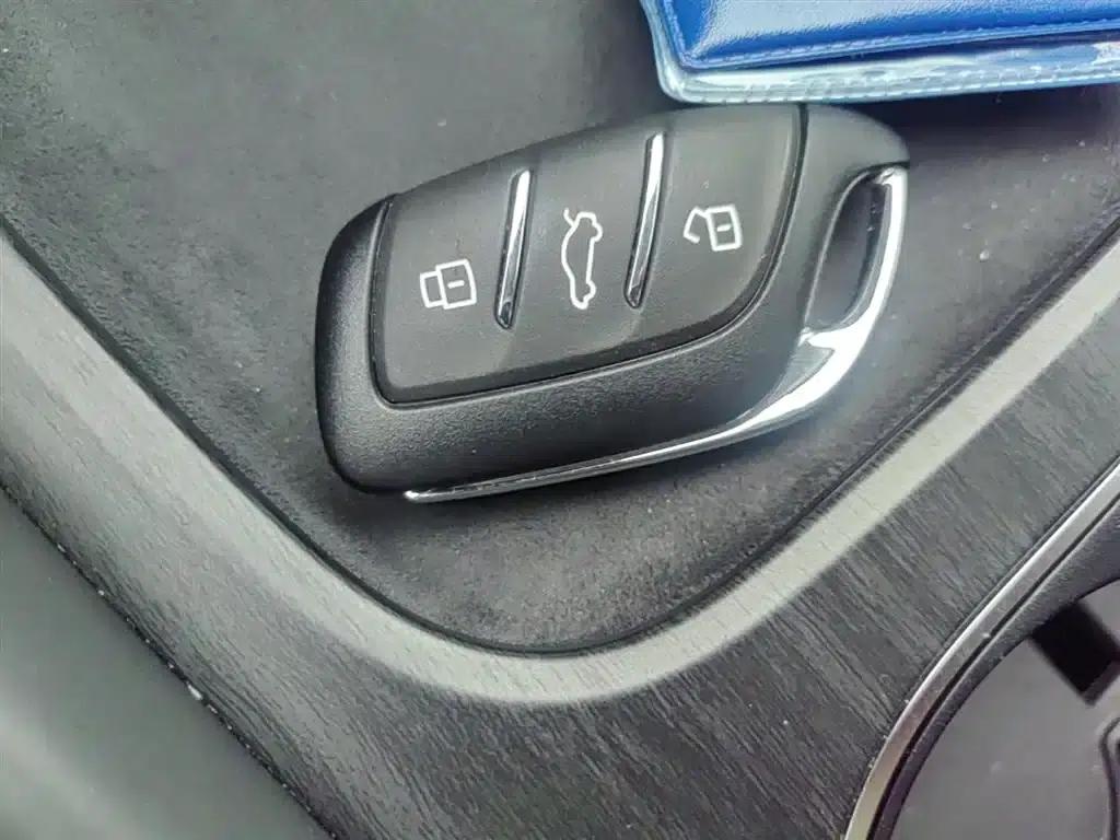 Roewe D7 2023 DMH 125km Flagship Edition — миниатюра 15
