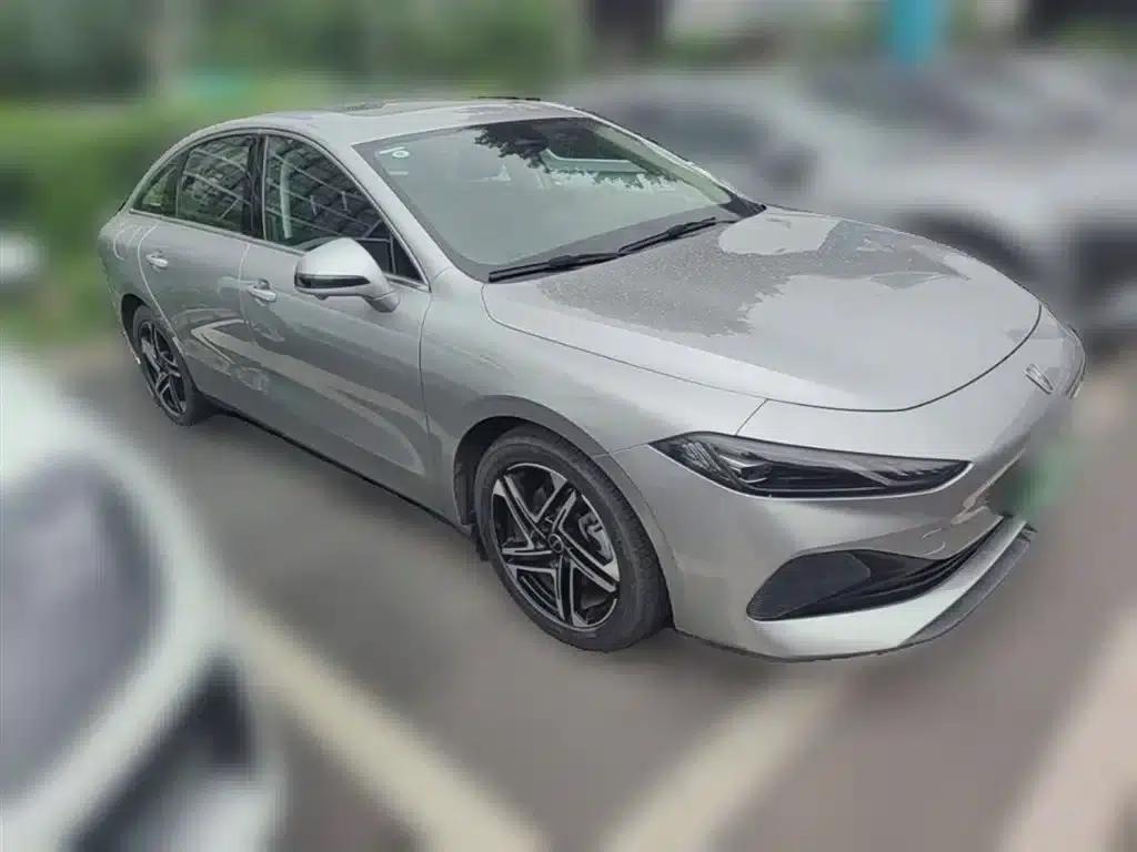 Roewe D7 2023 DMH 125km Flagship Edition — миниатюра 7