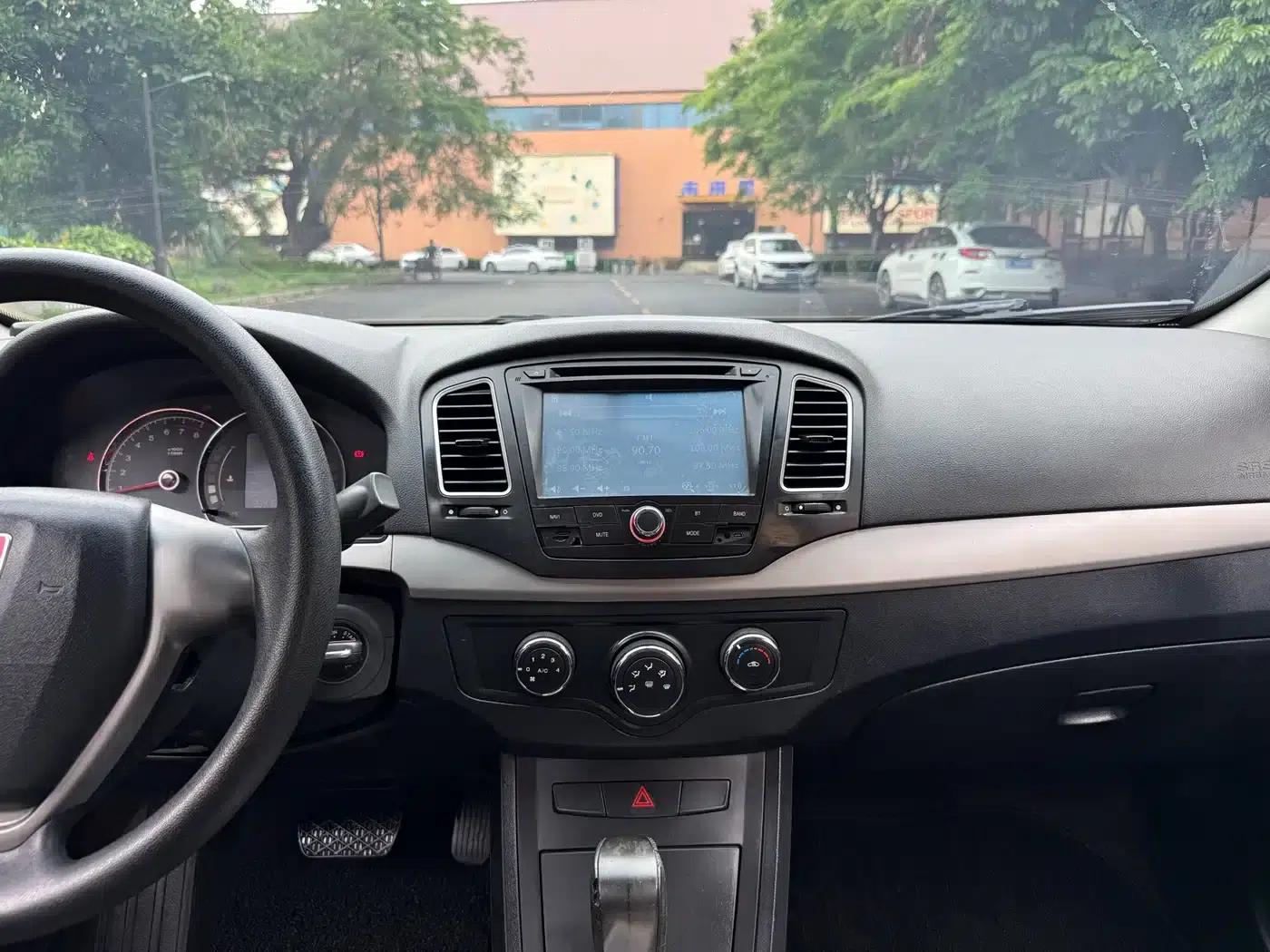 Roewe 350 2013 Model 350S 1.5L Automatic Speeding Edition — миниатюра 14