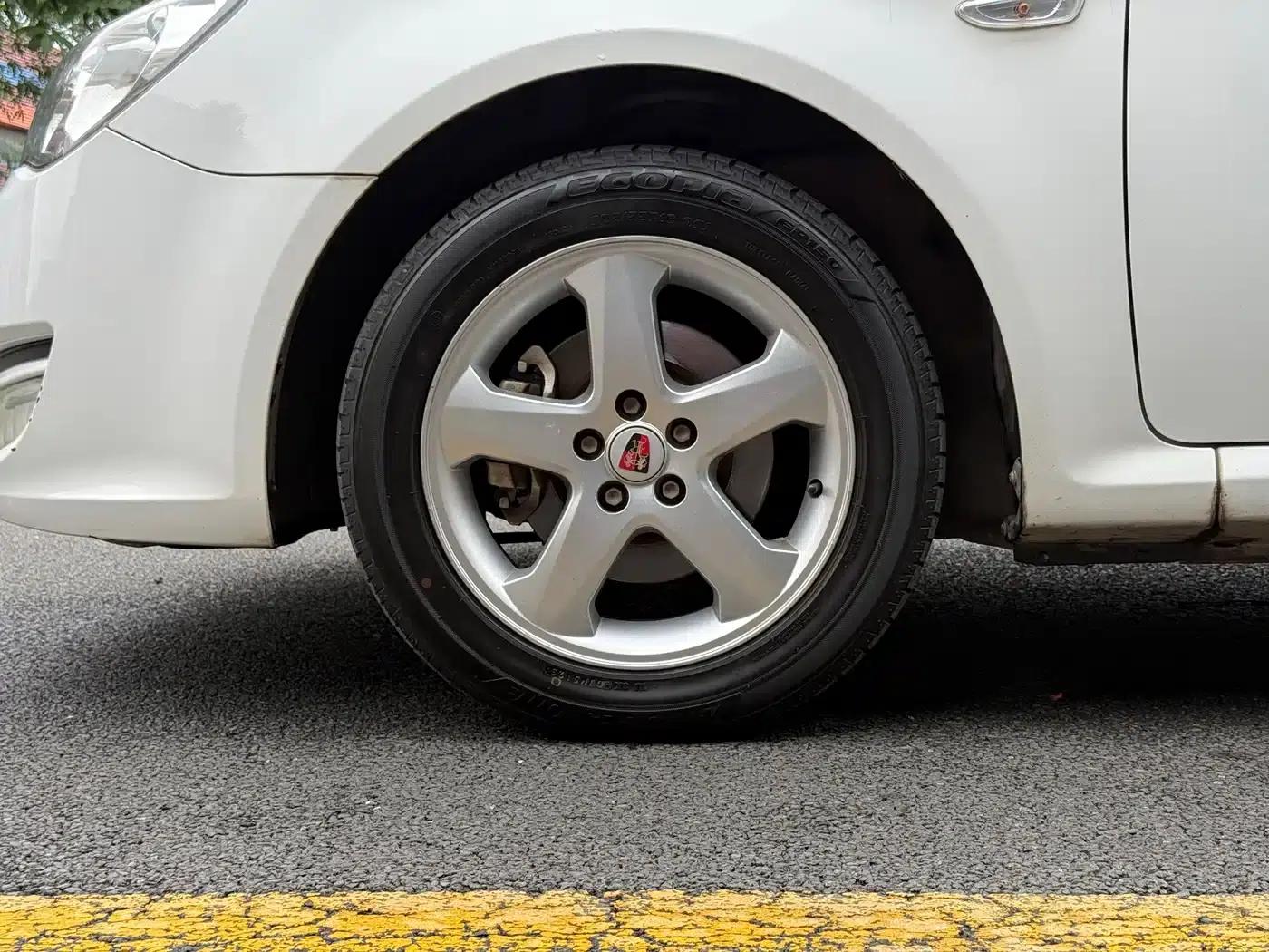Roewe 350 2013 Model 350S 1.5L Automatic Speeding Edition — миниатюра 16