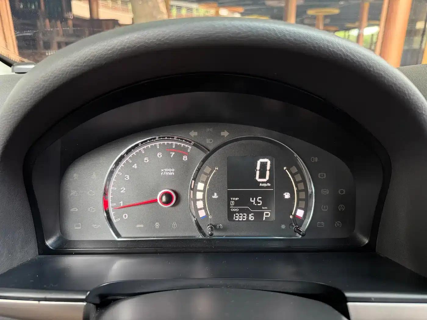 Roewe 350 2013 Model 350S 1.5L Automatic Speeding Edition — миниатюра 17