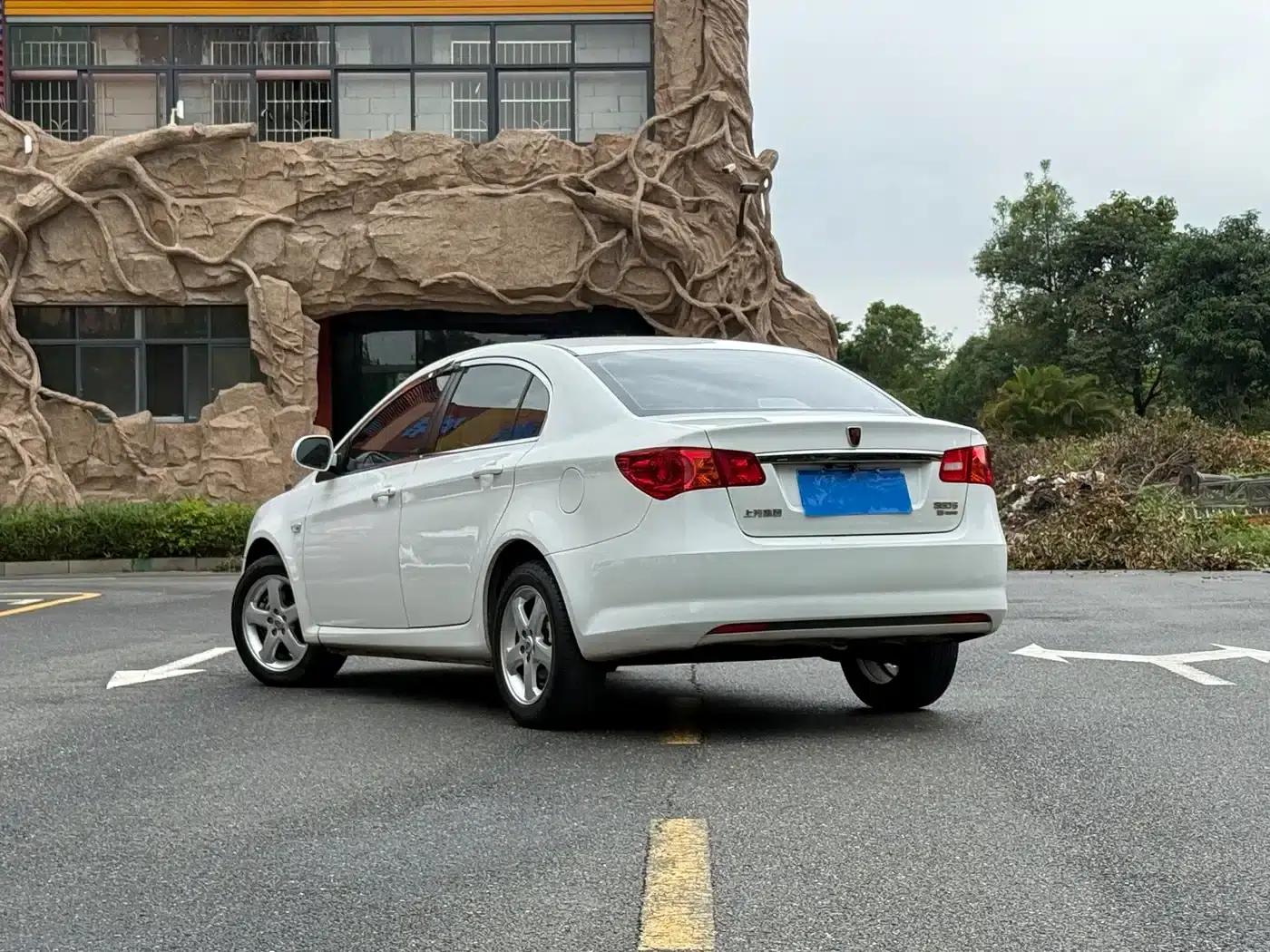 Roewe 350 2013 Model 350S 1.5L Automatic Speeding Edition — миниатюра 3