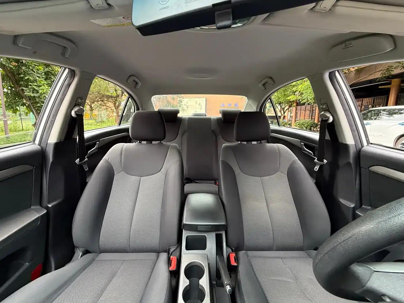 Roewe 350 2013 Model 350S 1.5L Automatic Speeding Edition — миниатюра 10