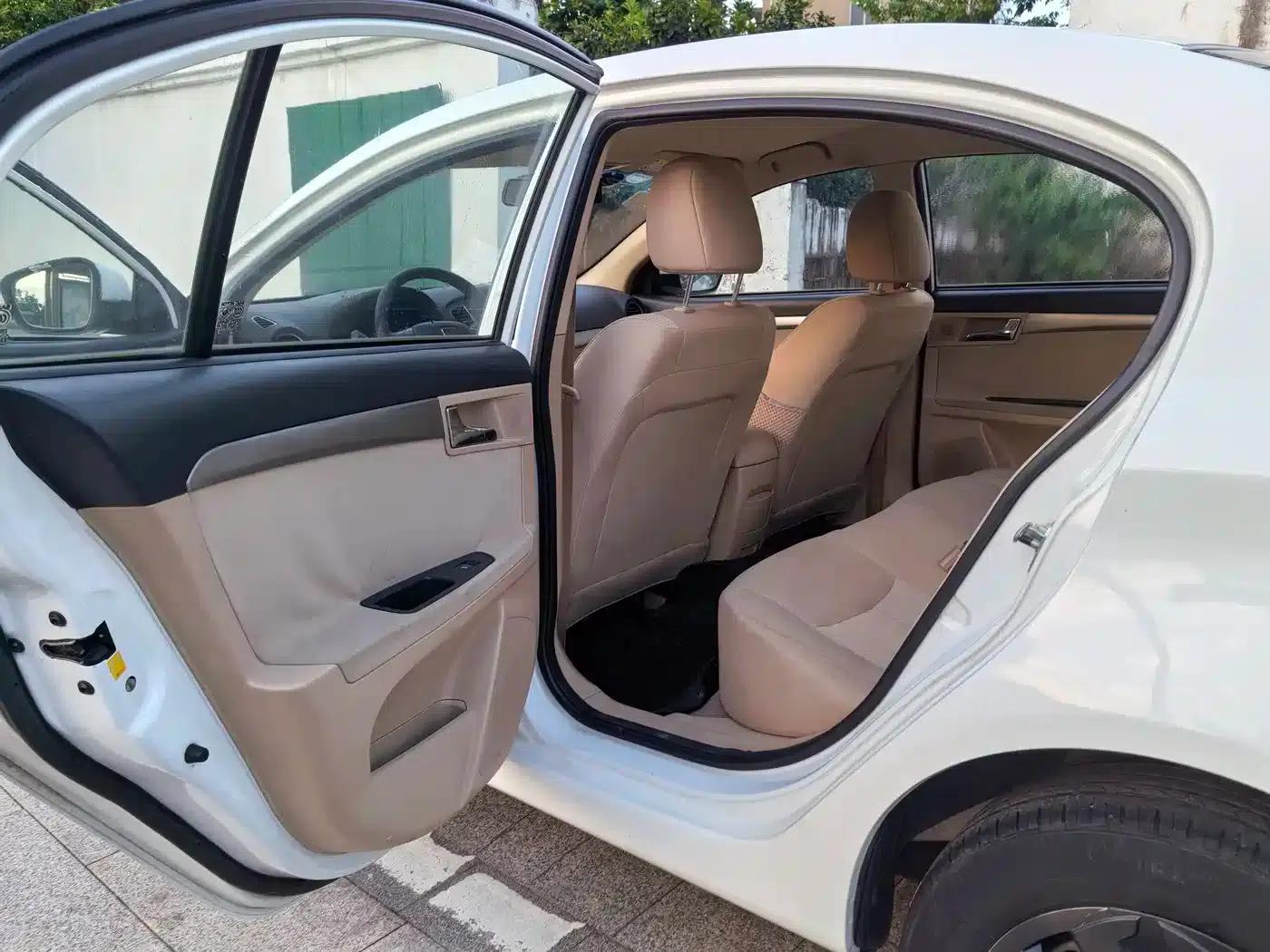 Roewe 350 2014 1.5L Automatic Speedway Edition — миниатюра 8