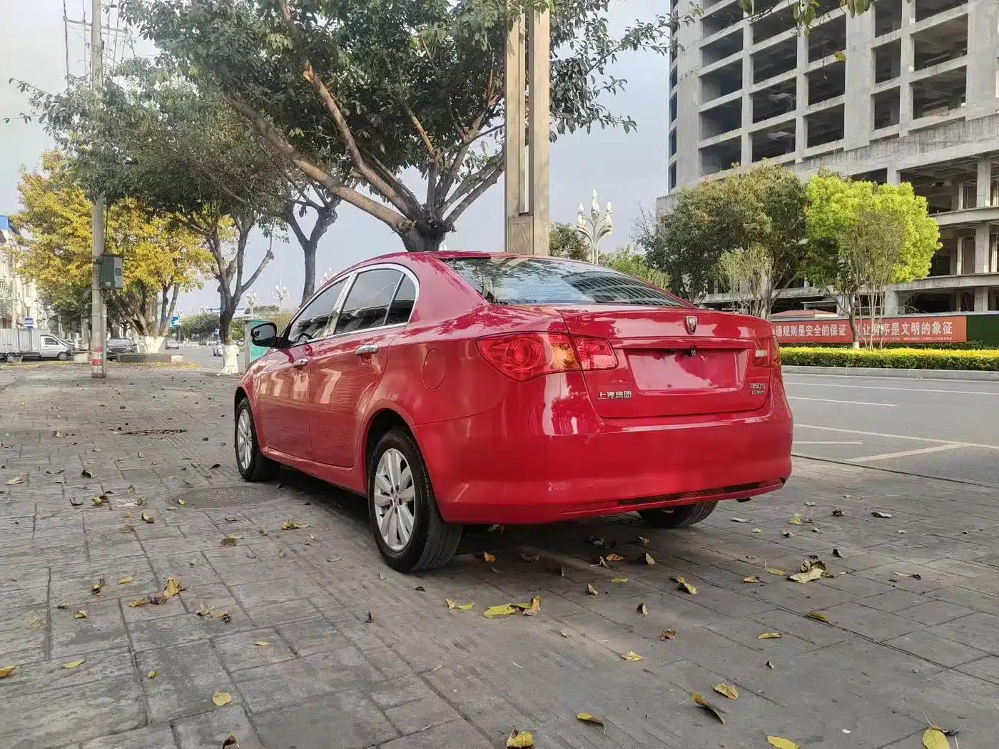 Roewe 350 2015 1.5L Manual Deluxe Sunroof Edition — миниатюра 6