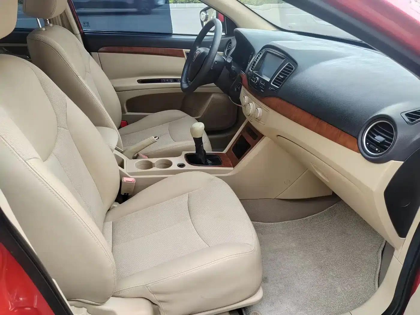 Roewe 350 2015 1.5L Manual Deluxe Sunroof Edition — миниатюра 7