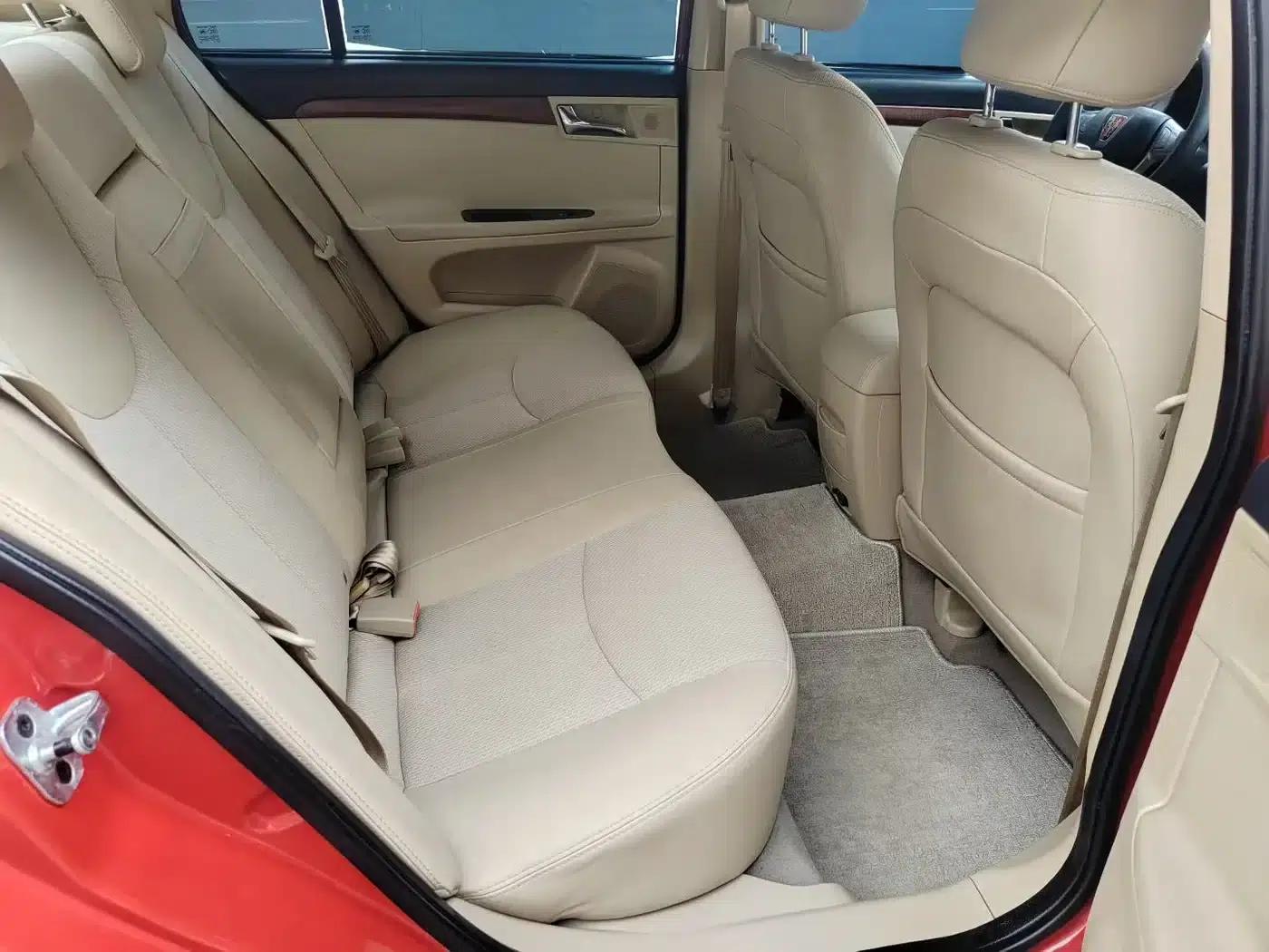 Roewe 350 2015 1.5L Manual Deluxe Sunroof Edition — миниатюра 8