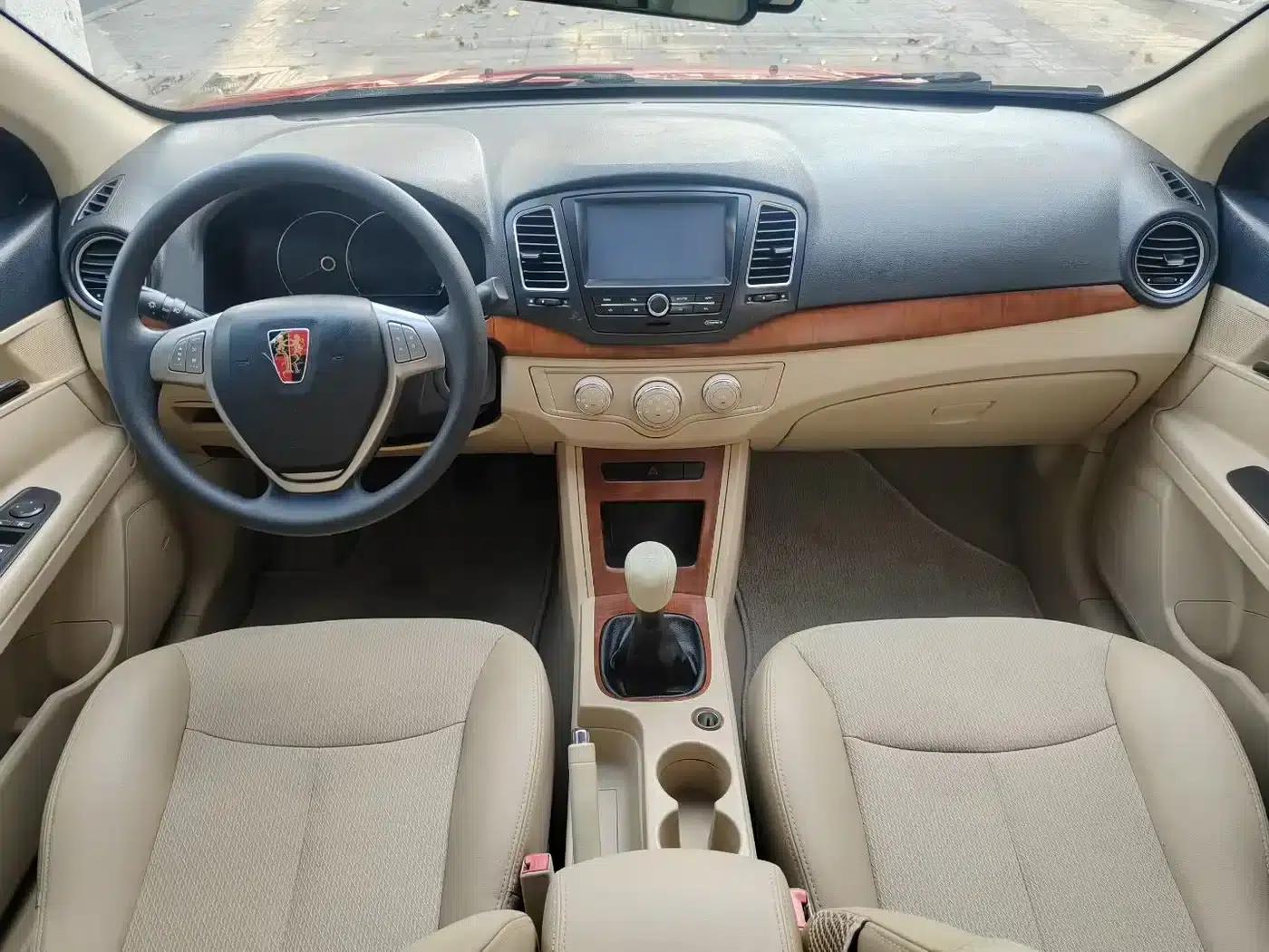 Roewe 350 2015 1.5L Manual Deluxe Sunroof Edition — миниатюра 9