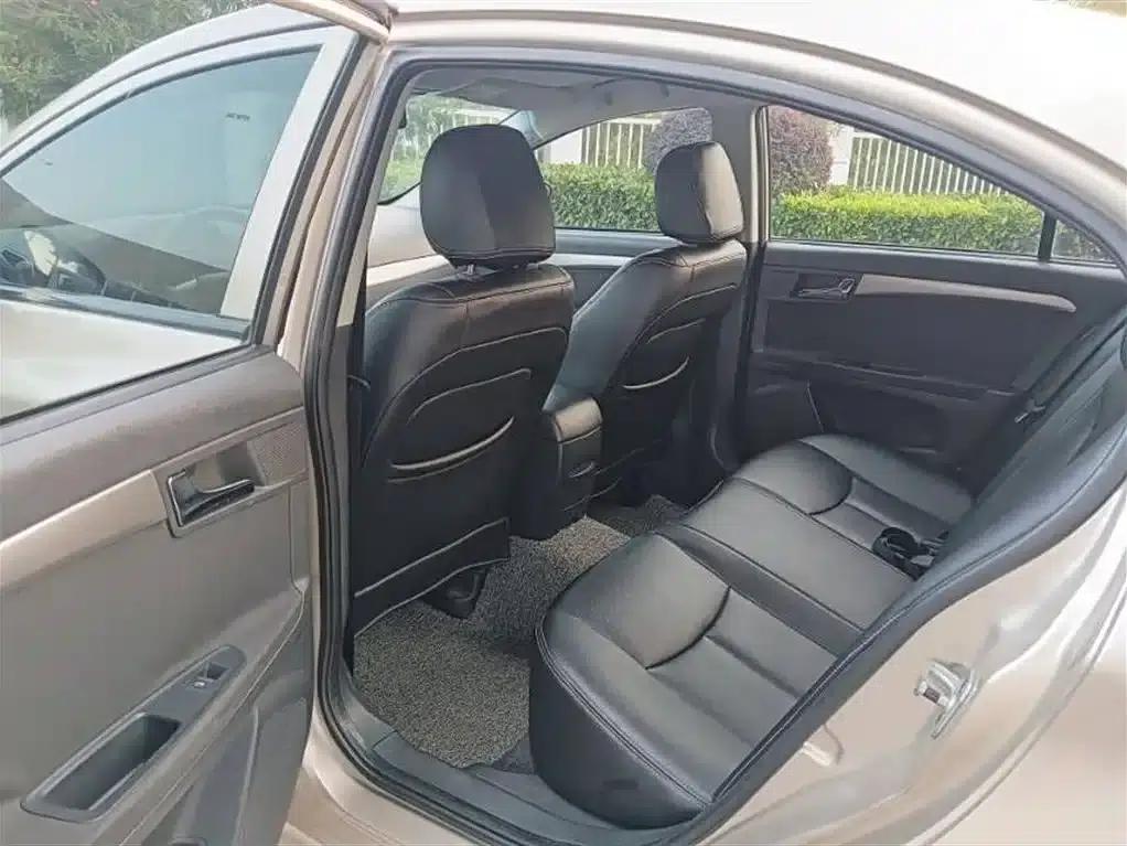Roewe 350 2014 1.5L Manual Swift Edition — миниатюра 8