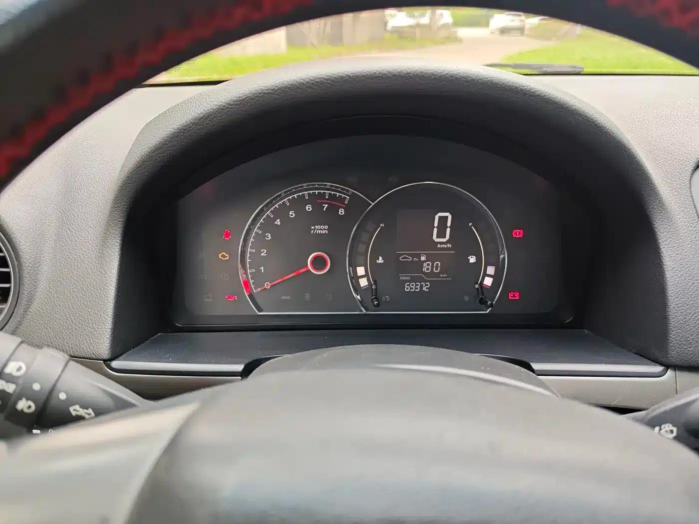 Roewe 350 2013 Model 350S 1.5L Manual Speed Edition — миниатюра 4