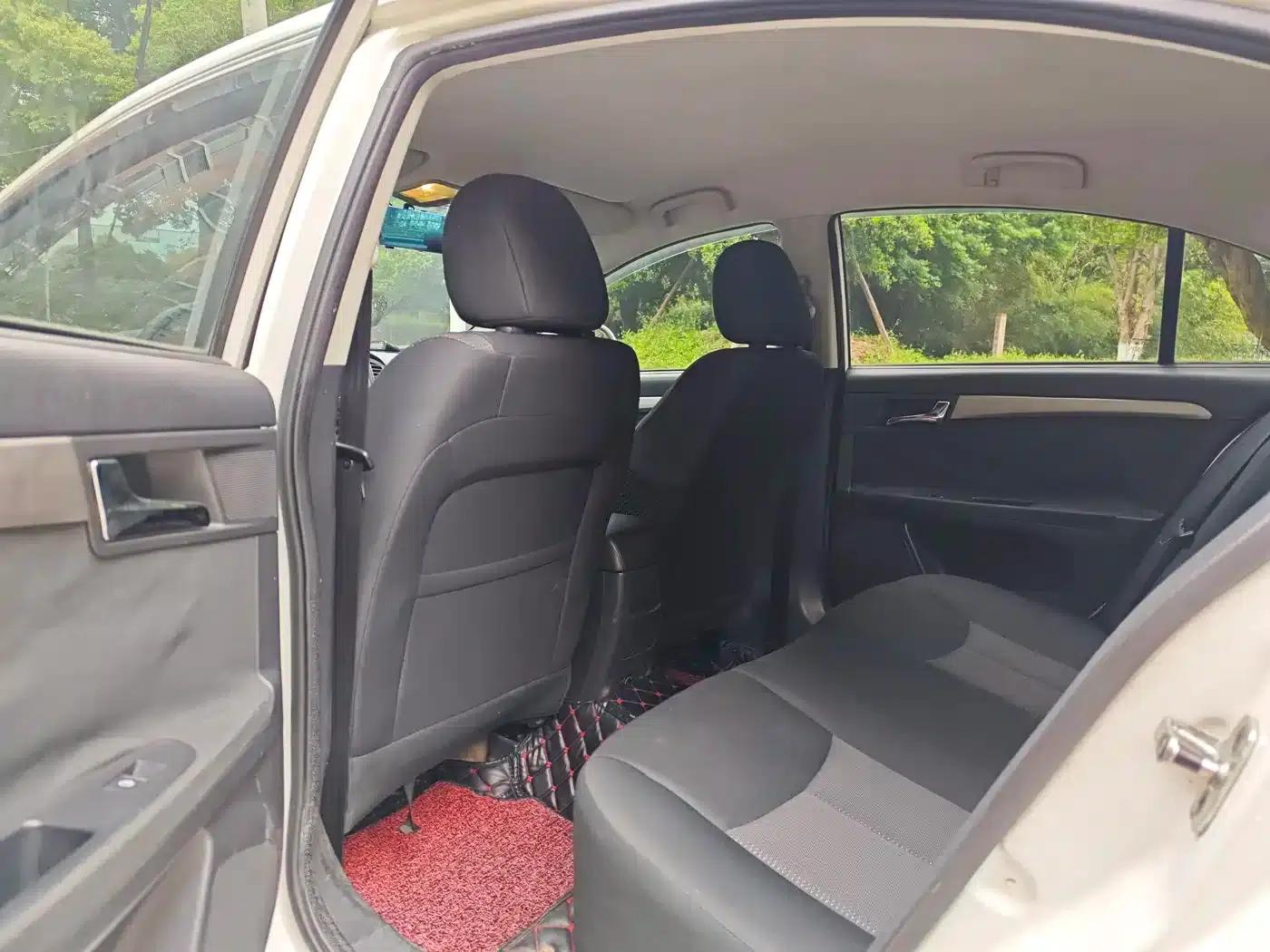 Roewe 350 2013 Model 350S 1.5L Manual Speed Edition — миниатюра 8