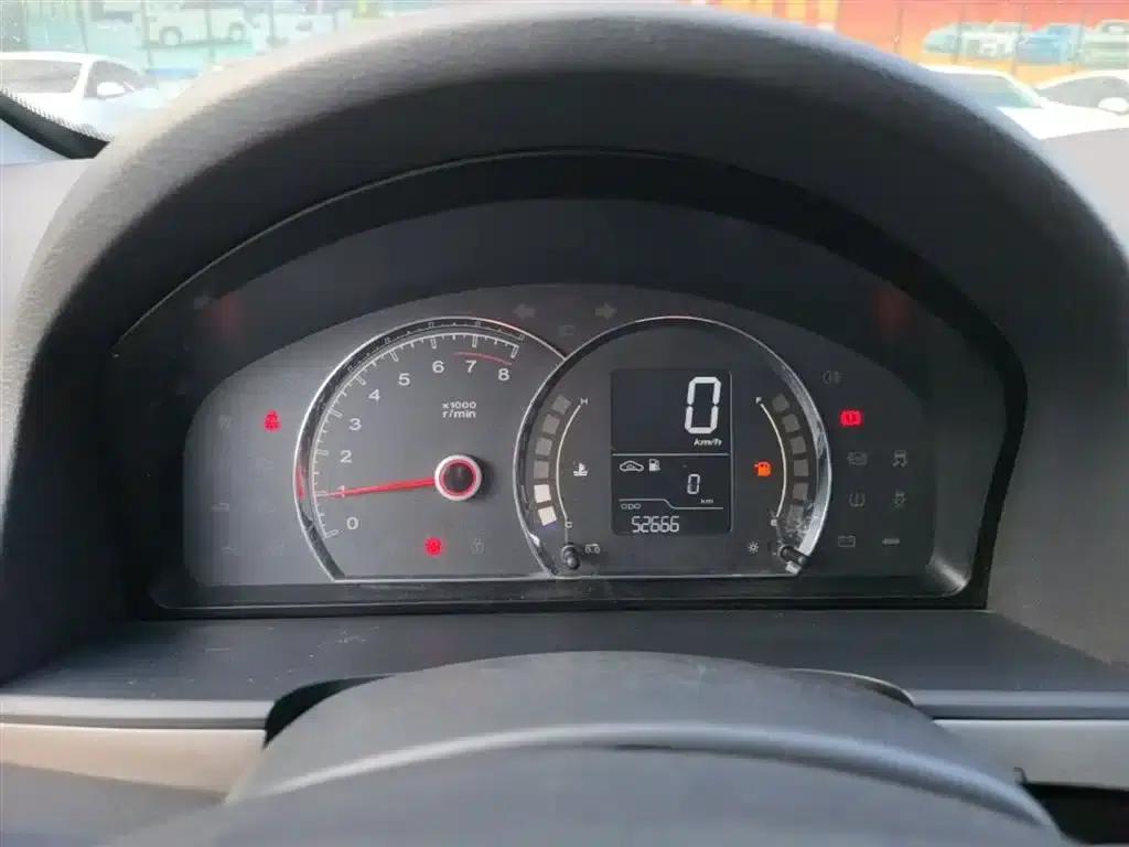 Roewe 350 2015 1.5L Manual Deluxe Sunroof Edition — миниатюра 12