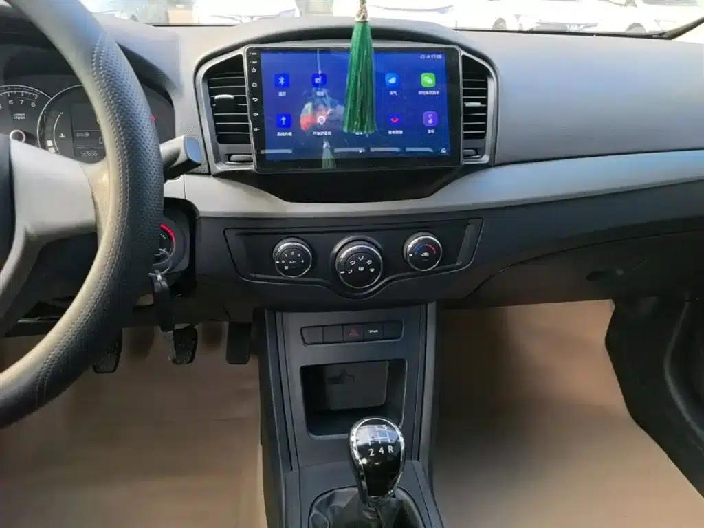 Roewe 350 2015 1.5L Manual Deluxe Sunroof Edition — миниатюра 13